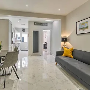 Holiday home Luxury Lets - Windsor Townhouse, Belfast